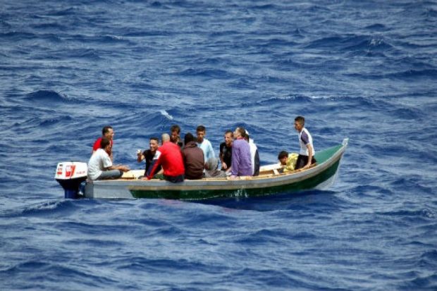 سُرقت من مرسى العيون.. توقيف قارب يقل 9 مهاجرين