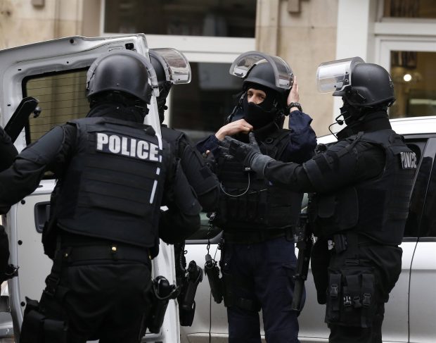 فرنسا.. توقيف 6 أشخاص بشبهة التخطيط للهجوم على ماكرون