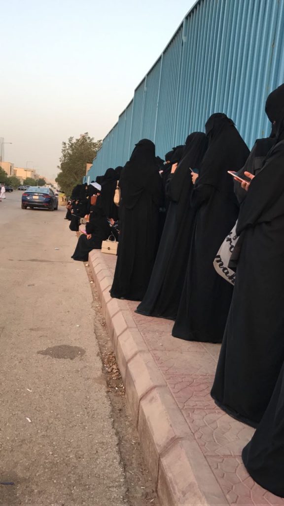 السعودية.. ربات البيوت يطالبن برواتب شهرية