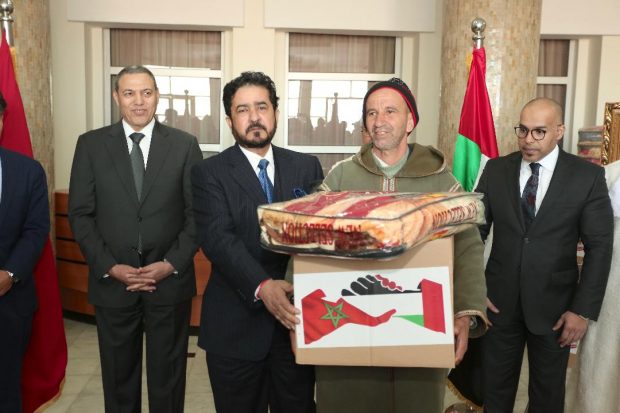 توزيع مساعدات غذائية وأغطية.. سفير الإمارات كيدير الخير فبني ملال (الصور)