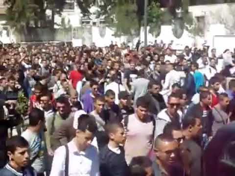 متظاهرون رفعوا شعار “لا للعهدة الخامسة”.. ترشح بوتفليقة روّن الجزائر (فيديو)
