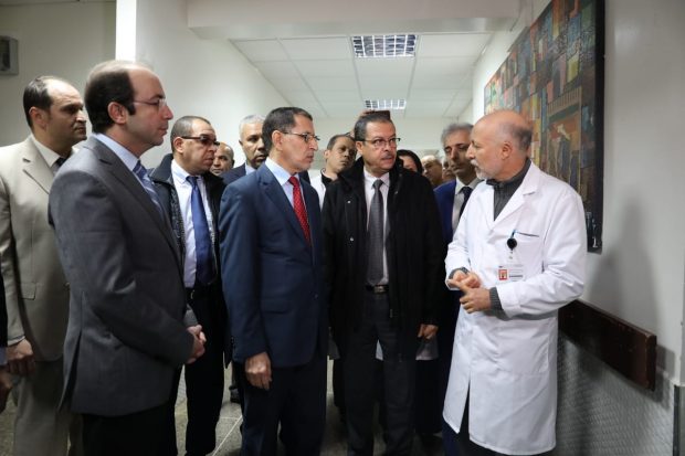 قال إن الحالة الوبائية لا تدعو إلى القلق.. رئيس الحكومة في مستشفى ابن سينا (صور)