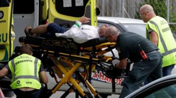 مذبحة في نيوزيلاندا.. عنصري يقتل حوالي 40 مسلما في مسجدين أثناء صلاة الجمعة (فيديوهات وصور)