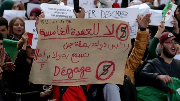 الحكومة المغربية عن المظاهرات في الجزائر: لا تعليق!