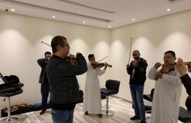 بعد السماح للنساء بالقيادة.. افتتاح أول معهد لتعليم الكمان في السعودية