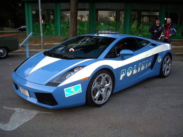 إيطاليا.. إيقاف مغربي بتهمة سرقة السيارات