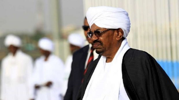 لقاو عندو أكثر من 351 ألف دولار و6 ملايين يورو.. التحقيق مع الرئيس السوداني المخلوع (فيديو)