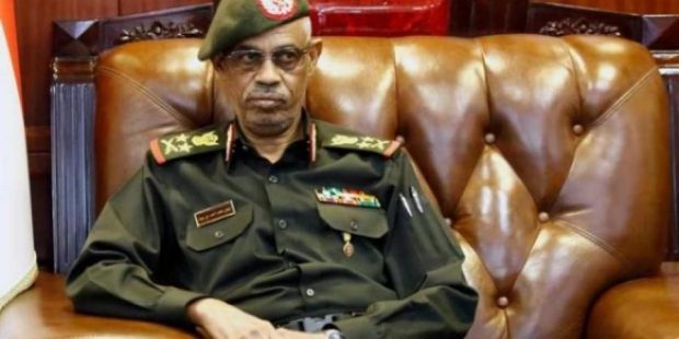 السودان.. رئيس المجلس العسكري يتنحى عن منصبه