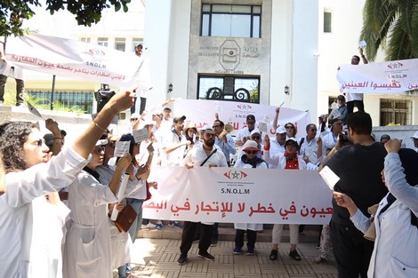 المستشارون يمررون القانون المثير للجدل.. الدكالي يخضع لضغظ أطباء العيون