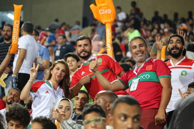 في المغرب ومصر.. المغاربة يشاركون الجزائريين فرحتهم بالفوز بكأس الأمم الإفريقية (صور)
