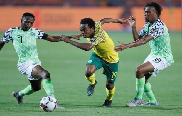 بصافرة مغربية وهدف بالفار.. نيجيريا تعبر إلى نصف النهائي بعد إقصاء جنوب إفريقيا 