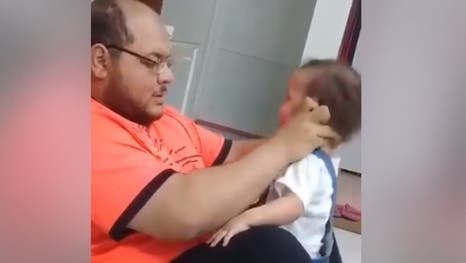 في السعودية.. إلقاء القبض على معذب طفلته! 
