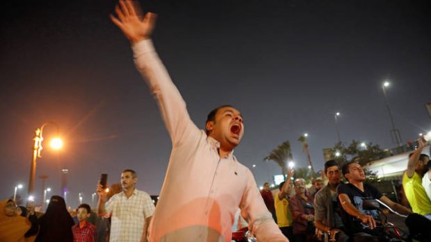 “القمع” والاعتقالات/ التظاهرات/ سفر السيسي.. نايضة في مصر  (صور وفيديو)