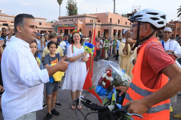 عندو 72 عام.. دراج أوكراني يصل المغرب على دراجته الهوائية (صور وفيديو)