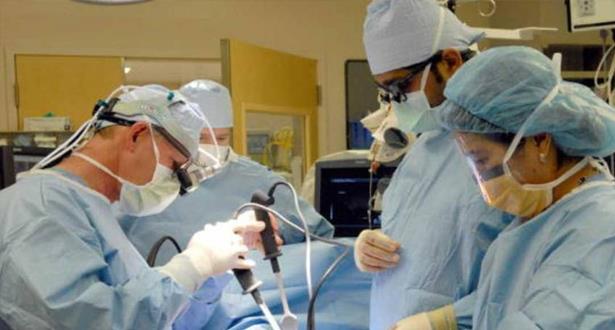 الأولى من نوعها في كلميم.. فريق طبي ينجح في استئصال كلية مصابة بورم سرطاني