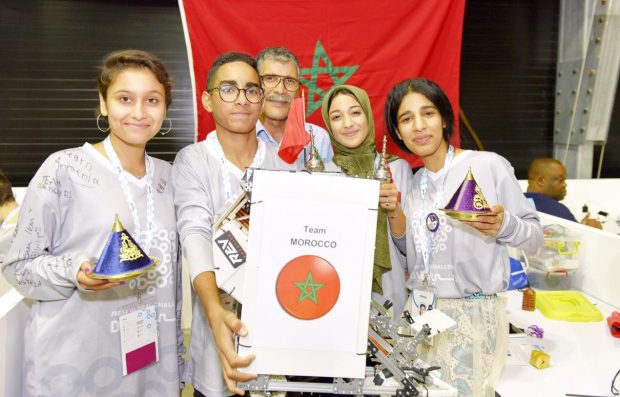 بطولة العالم للذكاء الاصطناعي في دبي.. مشروع مغربي لتنظيف الشواطئ باستخدام الروبوتات