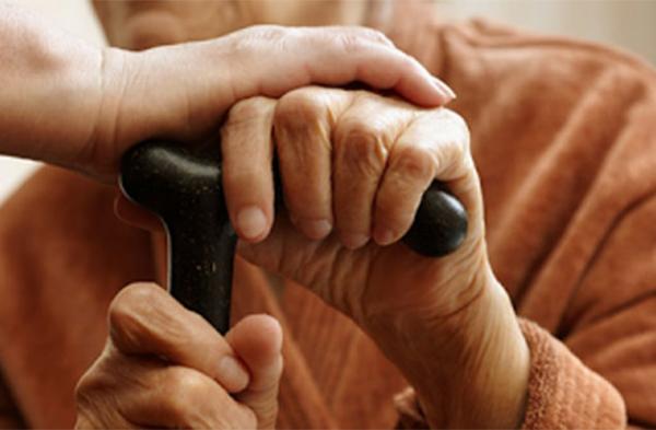 العثماني: الحكومة تعمل على النهوض بأوضاع الأشخاص المسنين