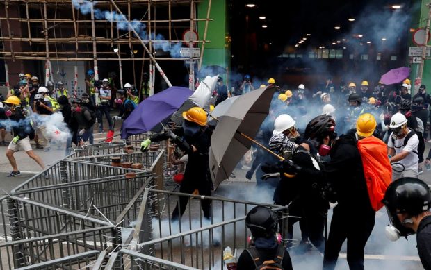 الاحتجاجات في هونغ كونغ.. وزارة الخارجية تحدث خلية أزمة للتواصل مع الجالية