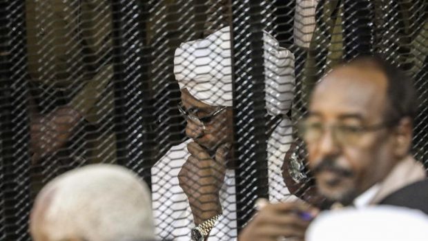 مع مصادرة أمواله.. محكمة سودانية تحبس الرئيس البشير لعامين في مؤسسة إصلاحية
