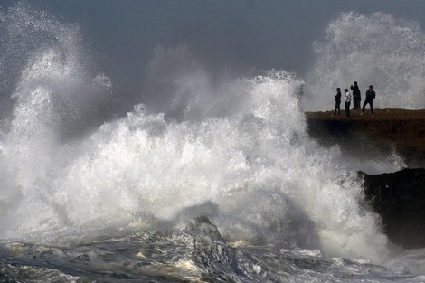 أمواج خطيرة يصل ارتفاعها إلى 6 أمتار.. ميني تسونامي على السواحل الأطلسية ابتداء من بعد غد الاثنين