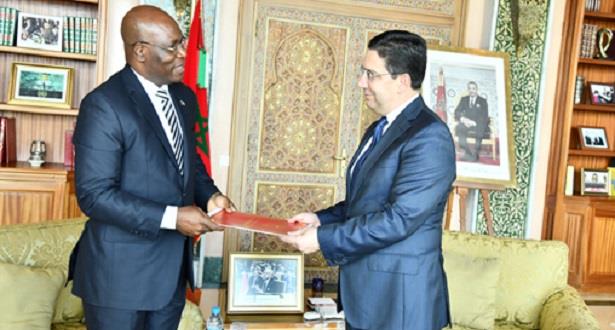 حاملًا رسالة إلى الملك.. بوريطة يستقبل وزير خارجية غينيا الإستوائية