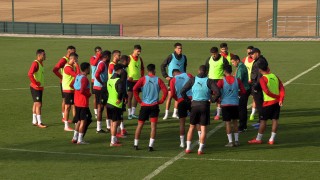 بينهم 9 لاعبين من القسم الثاني.. عموتة يستدعي 25 لاعبا استعدادا لنهائيات كأس إفريقيا