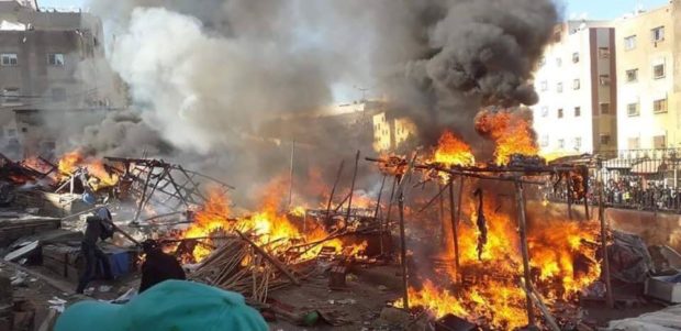 إصابات وإضرام النار في سيارة الوقاية المدنية.. حريق في سوق عشوائي للخضر في فاس