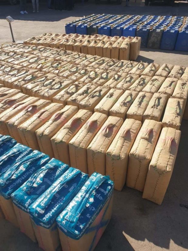 حجز 135 كيلوغرام من الحشيش.. تفاصيل إجهاض محاولة للتهريب الدولي للمخدرات في طنجة