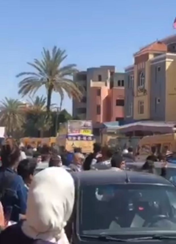 تسبب في إصابة 4 تلاميذ.. بوليس مراكش يفتح تحقيقا في حادثة سائق متهور (فيديو)