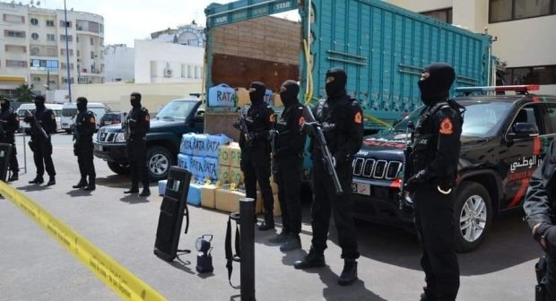 طنجة.. تفاصيل توقيف ضابط في الديستي متورط في الإتجار الدولي في المخدرات