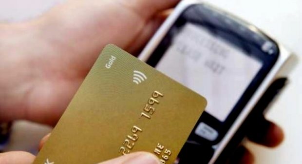 للحماية من خطر انتشار كورونا.. بنك إفريقيا يشجع على استعمال “البطاقات بدون تماس”