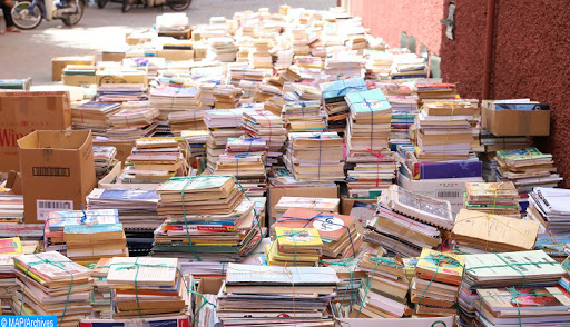 ناس الخير.. جمعيات تتبرع بأزيد من 15 ألف كتاب مستعمل لفائدة البائعين المتضررين من حريق باب دكالة في مراكش