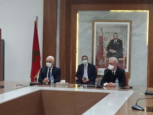 تدخل الطب العسكري وتوزيع المهام بين المستشفيات.. قرارات وزير الصحة لتخطي أزمة كورونا في مراكش