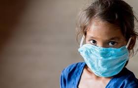 للحماية من كورونا.. الصحة العالمية تنصح بارتداء الأطفال في سن 12 عاما الكمامات