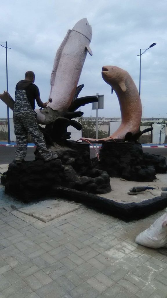 دار البلبلة فالفايس بوك.. بوراس يهدم تمثال مهدية (صور)