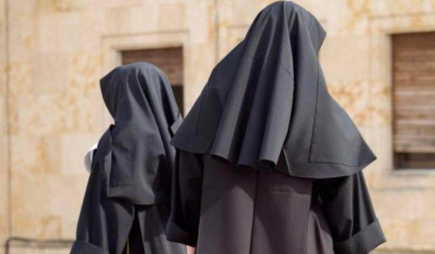 دخل عليها لقاع الكنيسة.. مهاجر مغربي يعتدي جنسيا على راهبة في إيطاليا