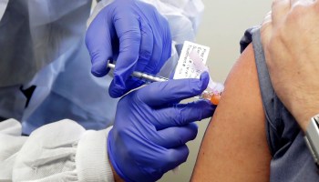 طبيب مغربي: المغرب سيشرع في تلقيح 5 مليون مغربي ابتداء من دجنبر المقبل ب10 ملايين جرعة من اللقاح الصيني