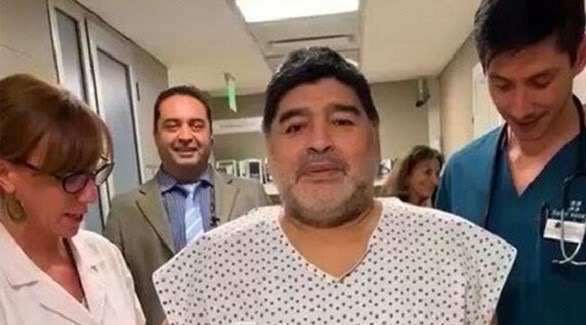 بعد اتهامه بالقتل غير العمد.. طبيب مارادونا يخرج عن صمته