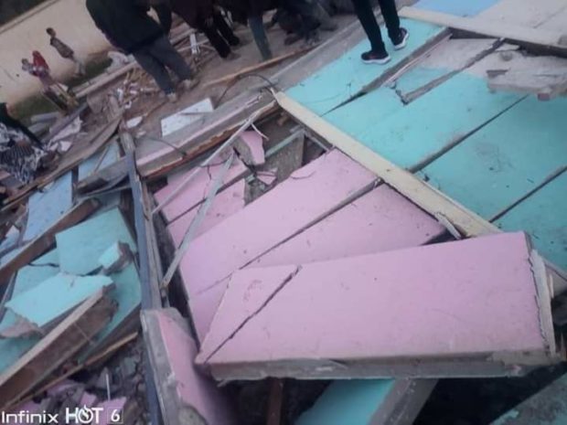 مأساة في نواحي مكناس.. مصرع أستاذ جراء انهيار جدار حجرة دراسية من البناء المفكك (صور)