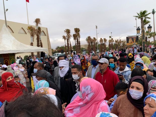 العيون.. الٱلاف يحتشدون في ساحة المشور لشكر أمريكا على اعترافها بمغربية الصحراء (صور وفيديوهات)