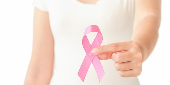 بعد تلقي جرعات لقاح كورونا.. نصائح هامة للناجيات من سرطان الثدي