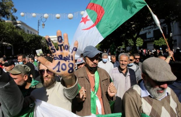 بالفيديو و الصور من الجزائر.. تجدد مسيرات الحراك الشعبي في الجمعة الـ108