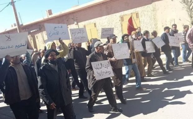 طالبتهم السلطات الجزائرية بمغادرة أراضيهم.. فلاحون يحتجون في فجيج (صور وفيديو)