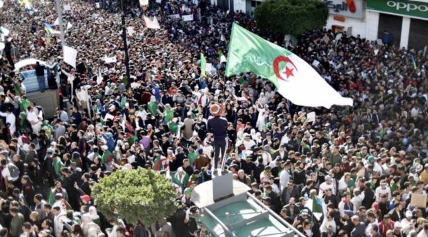 الجمعة الـ114 للحراك الشعبي في الجزائر.. رفض لإجراء الانتخابات ومطالب بالتغيير الجذري للنظام السياسي