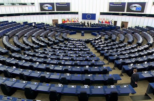 خبير فرنسي: البرلمان الأوروبي وقع في فخ اليسار الإسباني بتصويته على ذلك القرار “الغبي”