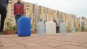 أزمة المياه في الجزائر.. احتجاجات وقطع طرق ومسؤولون يلجأون إلى حلول ترقيعية
