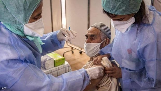عضو اللجنة العلمية: اللقاحات اللي كاينة فالمغرب صالحة لكاع المتحورات… ولكن حذاري