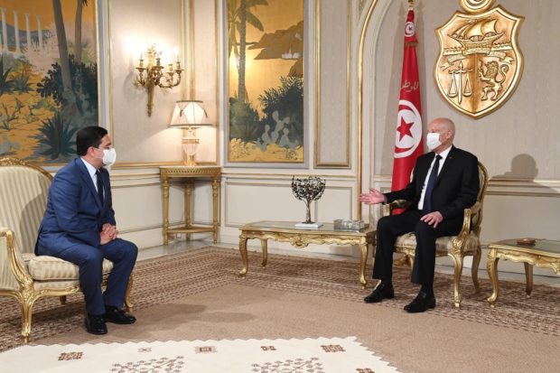 حاملا رسالة من الملك محمد السادس.. بوريطة يلتقي الرئيس التونسي (صور)