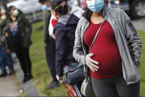 على سلامتهم.. وزارة الصحة تسمح بتلقيح النساء الحوامل والمرضعات (وثيقة)