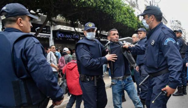 ناشط جزائري: تم اعتقال أكثر من 6500 شخص منذ عودة الحراك